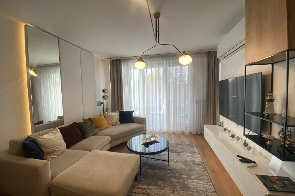 Bonnie Premium Lelle Waterfront Apartment