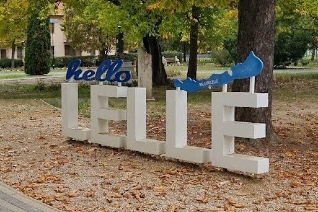Hello Lelle felirat – Egy fotó, amit hazaviszel