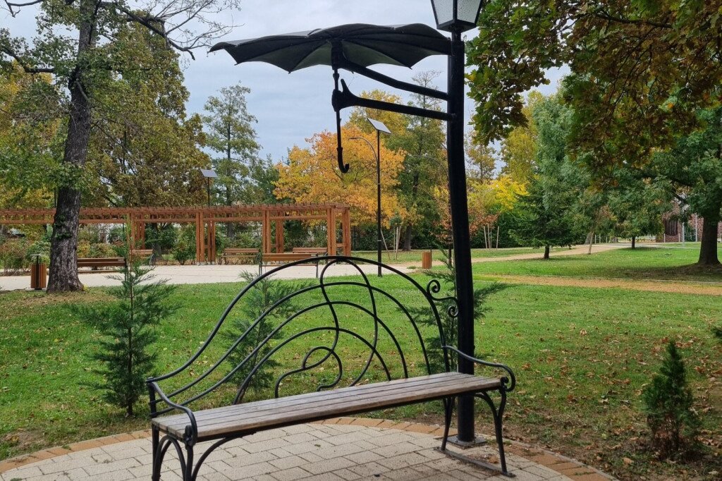 Rózsapark és esernyős fotópont – Ülj be egy különleges pillanat alá